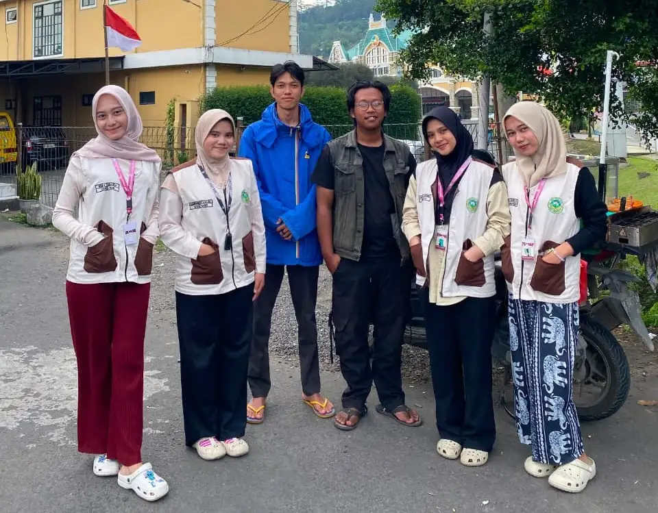 Mahasiswa FEBI KKN Desa Sempajaya Dorong UMKM Go Digital Lewat QRIS dan Google Maps